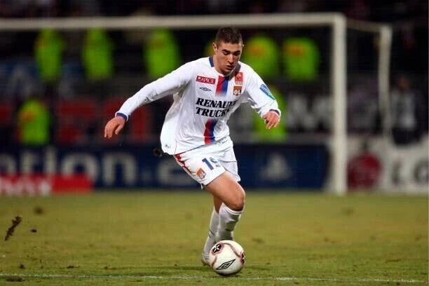 Kit / Lyon 2005 à 2007 BENZEMA #19 Home