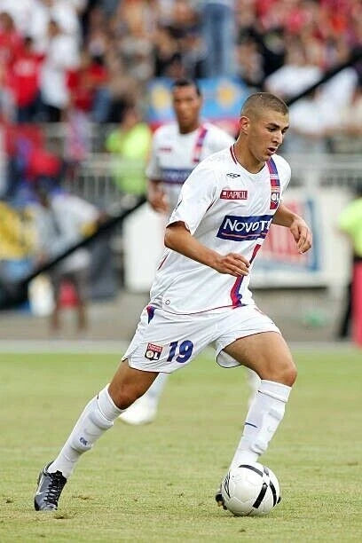 Kit / Lyon 2005 à 2007 BENZEMA #19 Home
