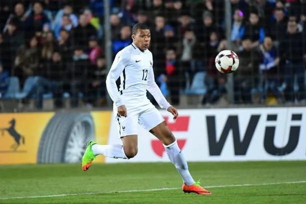 Kit / Flocage France 2017 MBAPPE #12 Away