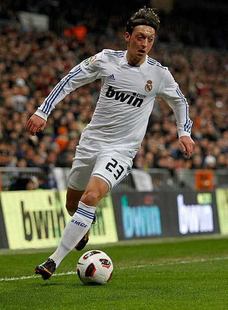 Kit / Flocage Real Madrid Home 2010 2011 OZIL #23