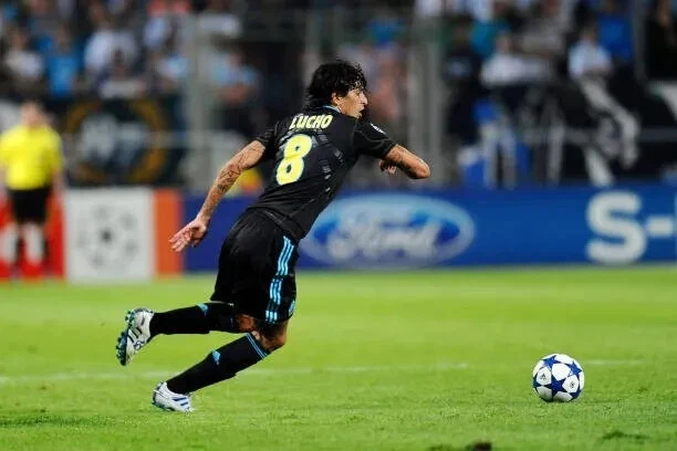 Kit /  Flocage Marseille 2010 2011 LUCHO #8 Third Champions League