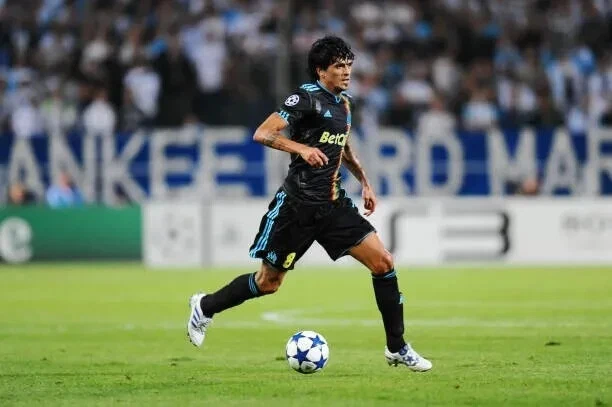 Kit /  Flocage Marseille 2010 2011 LUCHO #8 Third Champions League