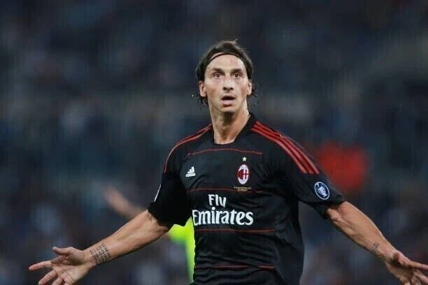 Kit / Flocage Ac Milan 2010 2011 IBRAHIMOVIC #11 Home-Away