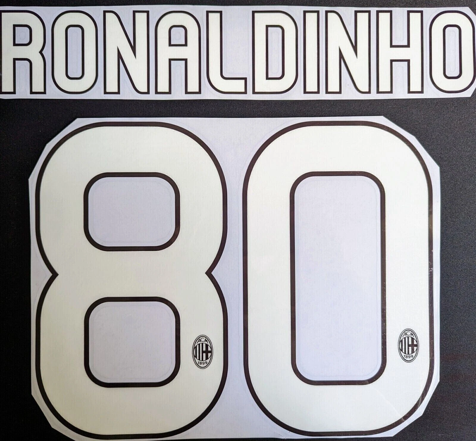 Kit / Flocage RONALDINHO #80 AC Milan Home-Third 2010 / 2011