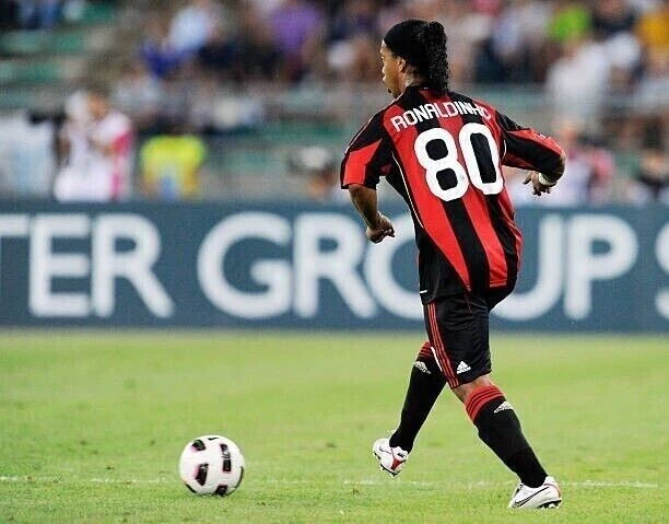 Kit / Flocage RONALDINHO #80 AC Milan Home-Third 2010 / 2011