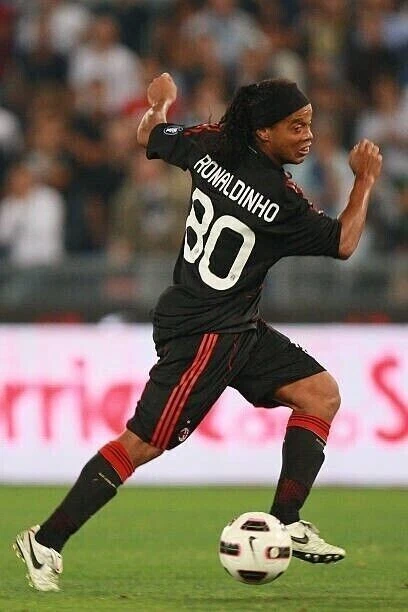 Kit / Flocage RONALDINHO #80 AC Milan Home-Third 2010 / 2011