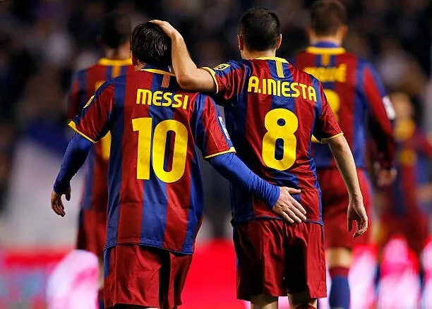 Kit / Flocage INIESTA #8 Fc Barcelone Home 2010 2011