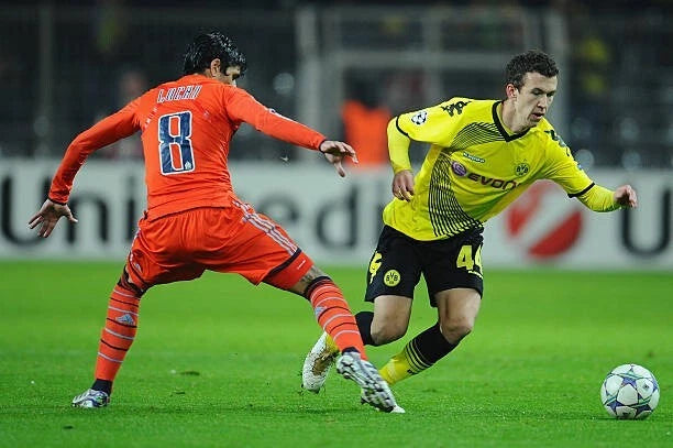 Kit / Flocage Marseille 2011 2012 LUCHO #8 Third Champions League