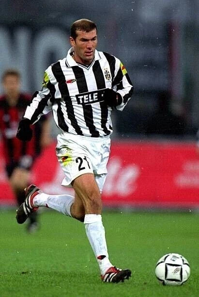 Kit / Flocage ZIDANE #21 Juventus 2000 / 2001 Home