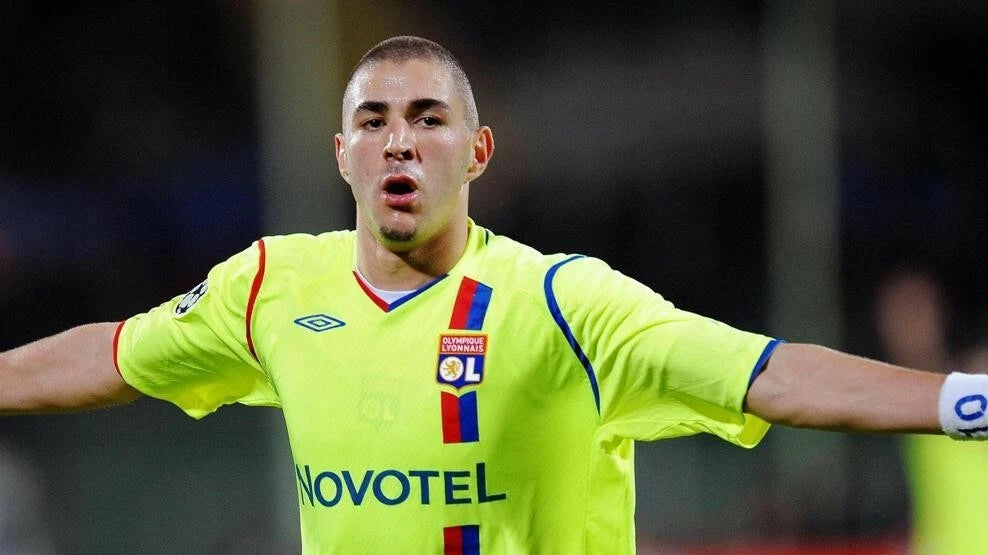 Kit / Lyon 2008 2009 BENZEMA #10 / Europe Champions League