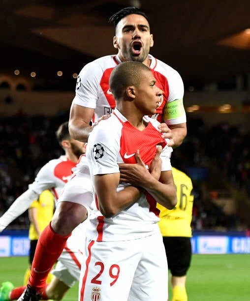 Kit / Flocage Monaco / UCL / 2016-2017 Mbappé 29 Home