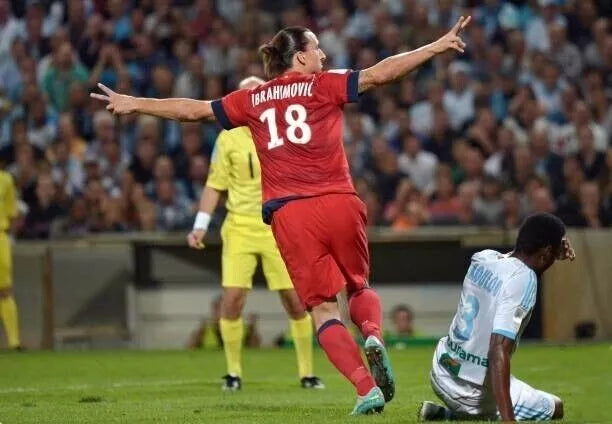 Kit / Flocage Ibrahimovic #18 PSG Home-Away 2012-2013