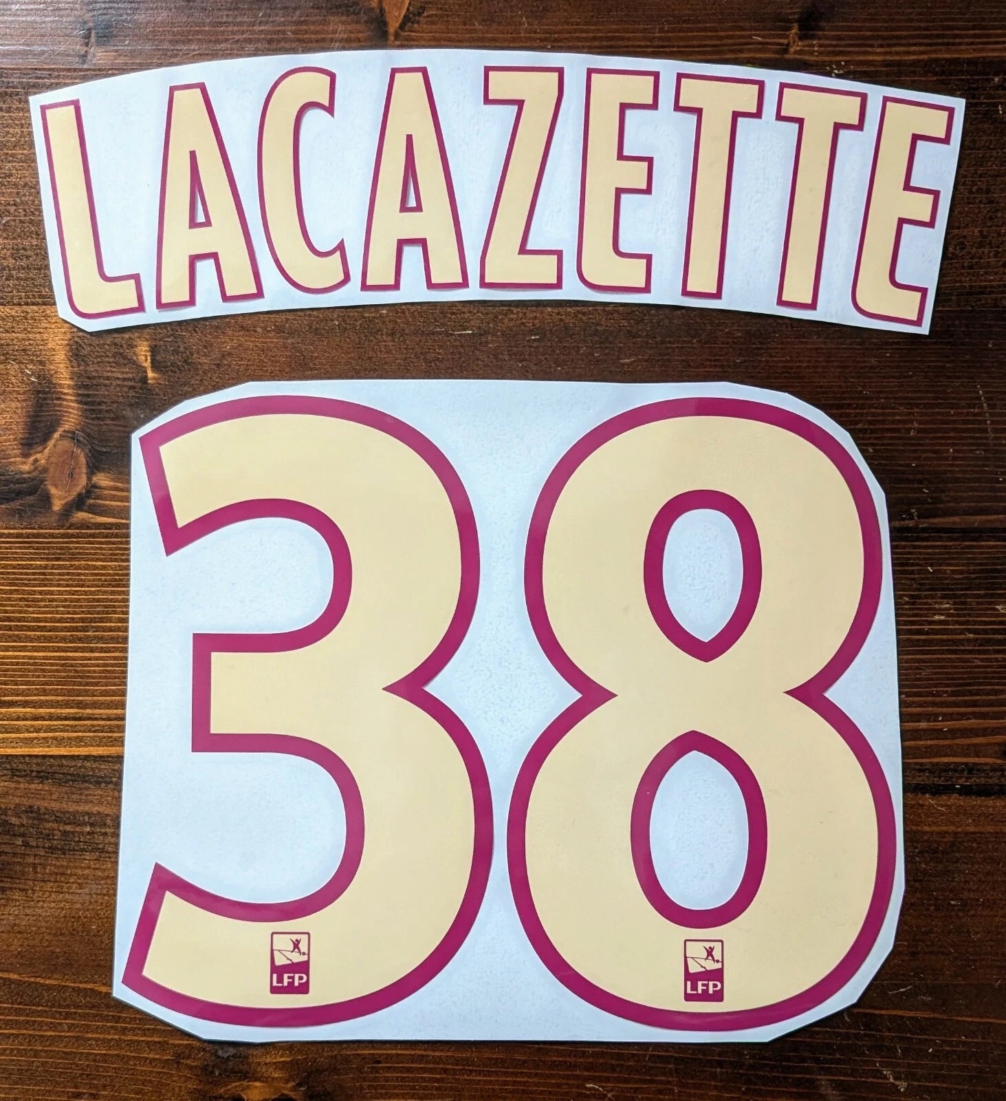 Kit / Flocage Lyon 2010 / 2011 Lacazette #38 Away