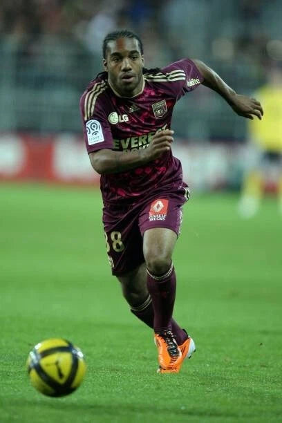Kit / Flocage Lyon 2010 / 2011 Lacazette #38 Away
