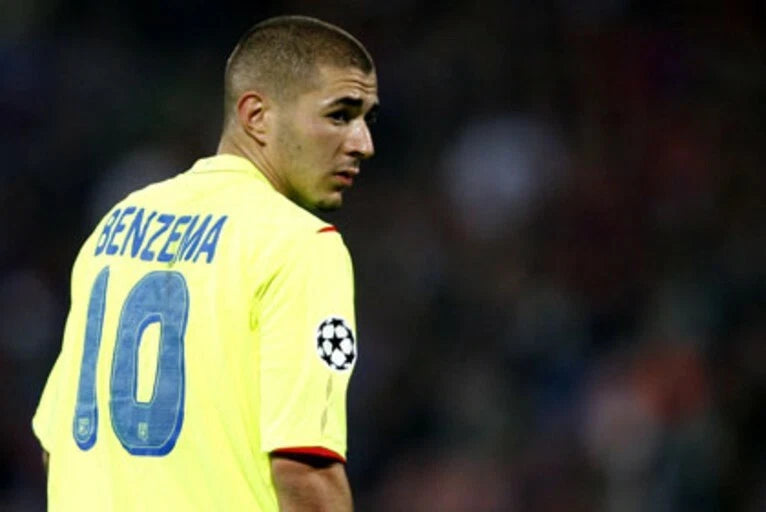Kit / Lyon 2008 2009 BENZEMA #10 / Europe Champions League